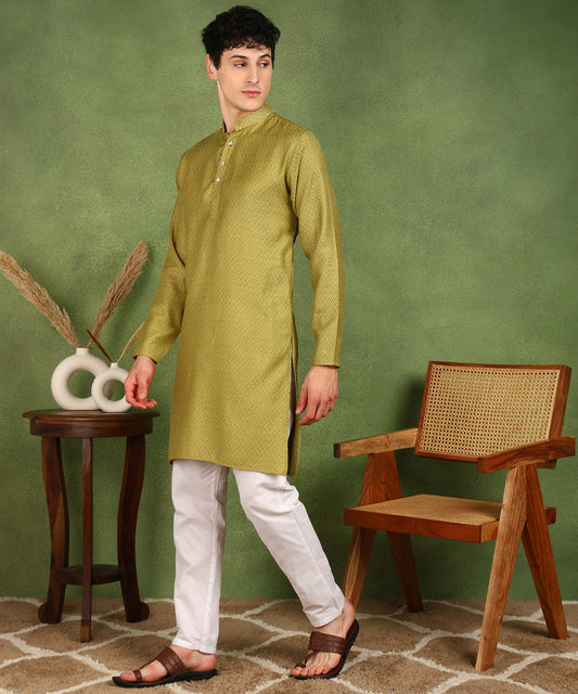 Men Kurta Pyjama Set